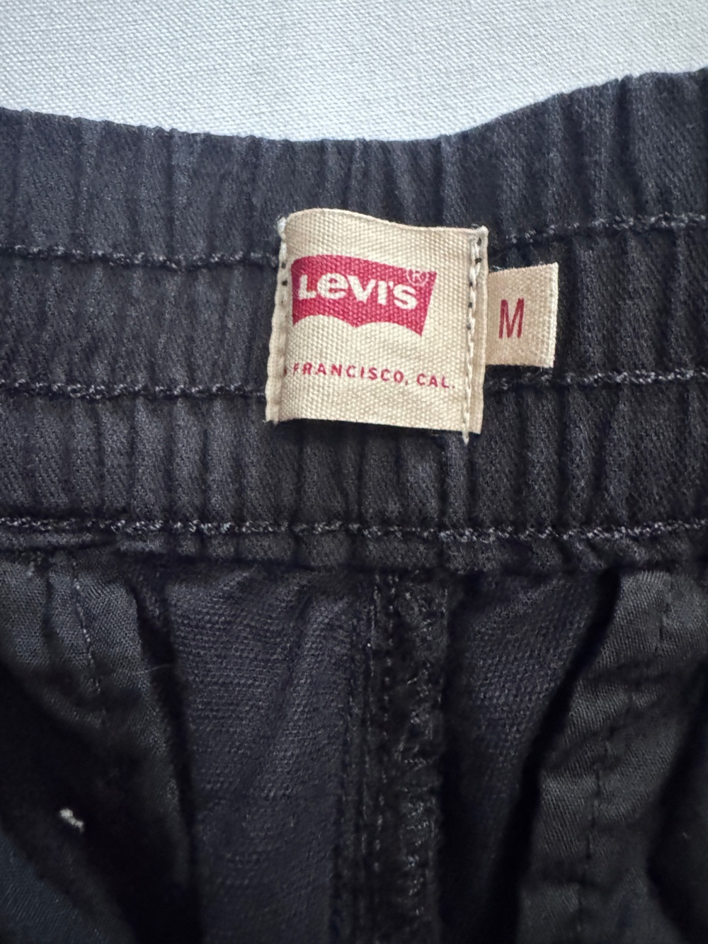Levi’s Womens Jet Set Zip Hem Black Joggers Pants Size Medium EUC - Picture 4 of 6